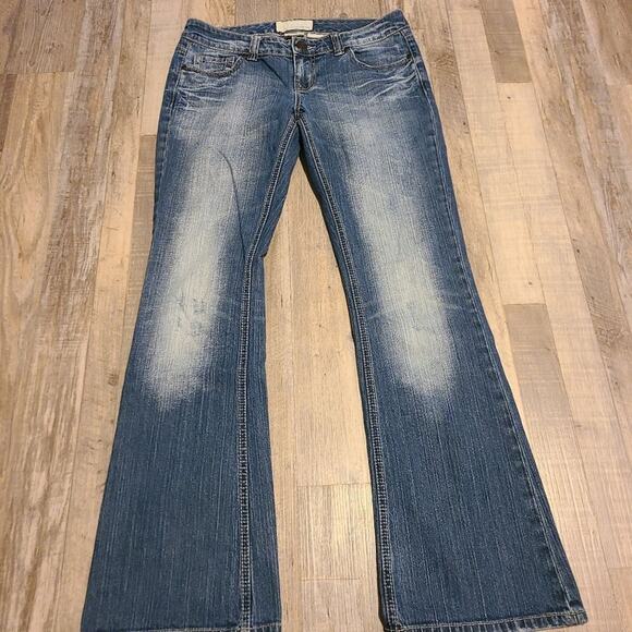 Maurices size 1/2 women's Laney bootcut white washed jeans - Picture 2 of 11